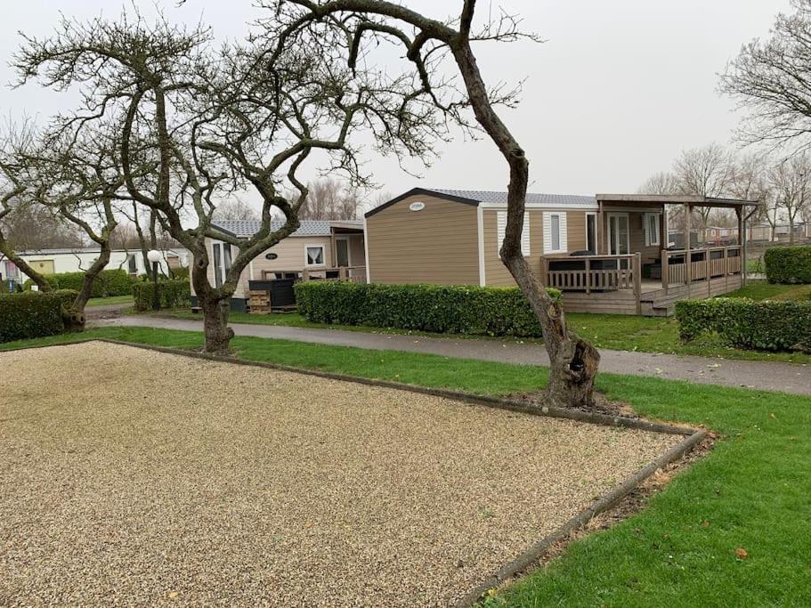 Gezellig Chalet In Het Mooie Zeeland - Oostkapelle Eksteriør billede